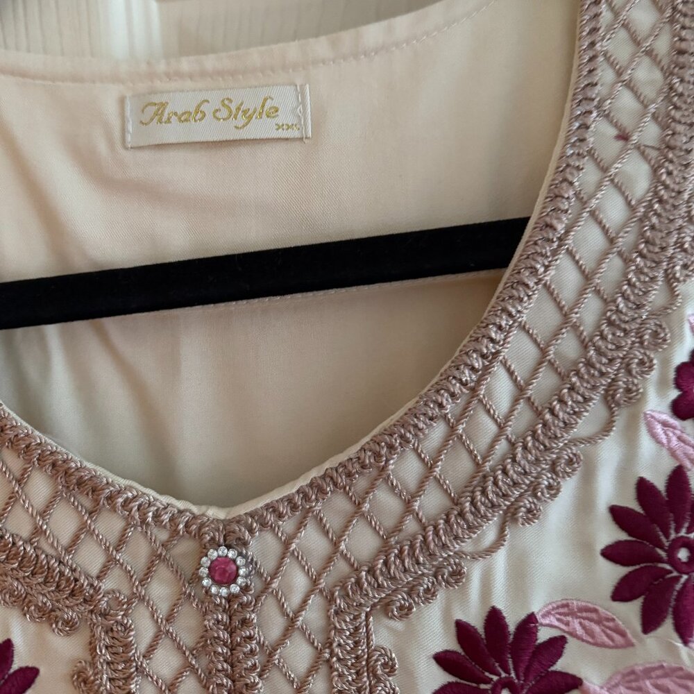IVORY AND ROSE KAFTAN - Picture 3 of 4